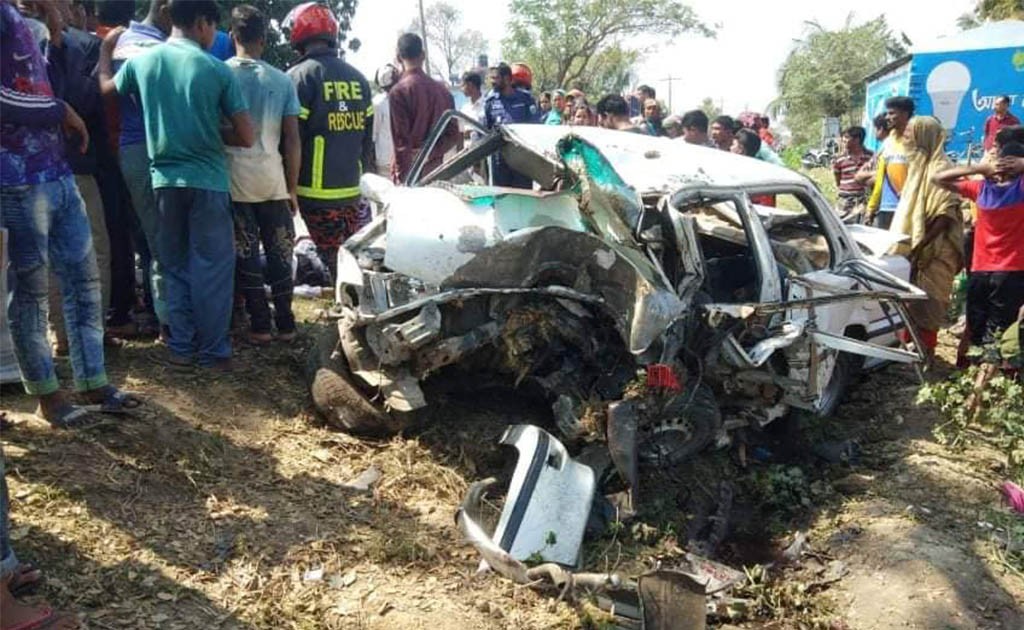 রাজশাহীতে সড়ক দুর্ঘটনায় প্রাইভেটকার চালকসহ নিহত ৬