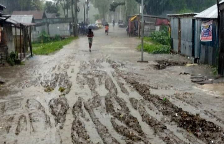 টানা বৃষ্টিতে বেড়েছে নদীর পানি, বিপর্যস্ত জনজীবন