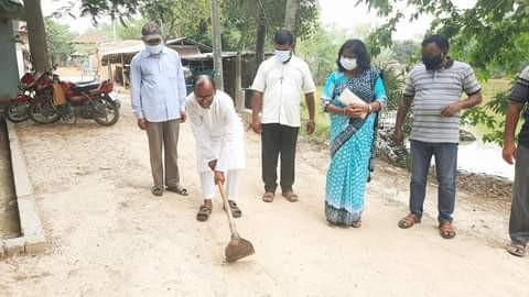 নওগাঁ নিয়ামতপুরে কাঁচা রাস্তার ডাবল সোলিং কাজের শুভ উদ্বোধন