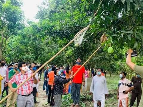 চাঁপাইনবাবগঞ্জে আম পাড়া কার্যক্তমের শুভ উদ্বোধন অনুষ্ঠিত