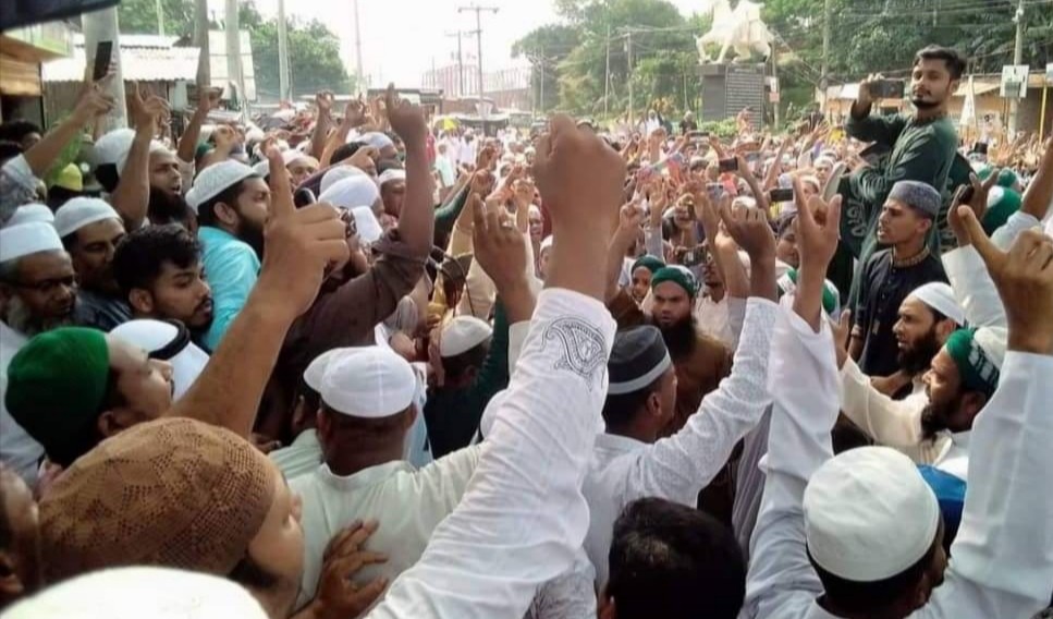 নরসিংদীর পলাশে নবীকে কটুক্তির প্রতিবাদে বিক্ষোভ অনুষ্ঠিত