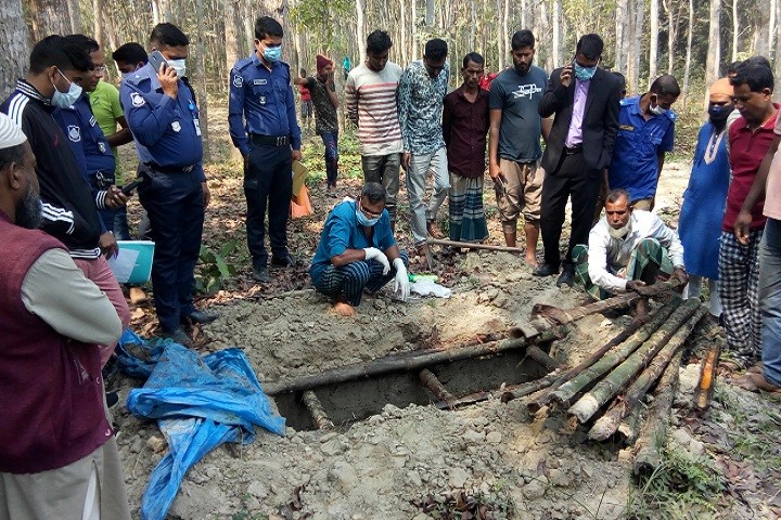 বরিশালে দাফনের এক মাস পর কবর থেকে তোলা হলো ব্যবসায়ীর লাশ