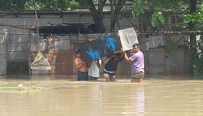 দিনাজপুরে বর্ষণ ও উজানের ঢলে প্লাবিত হয়েছে নিম্নাঞ্চল