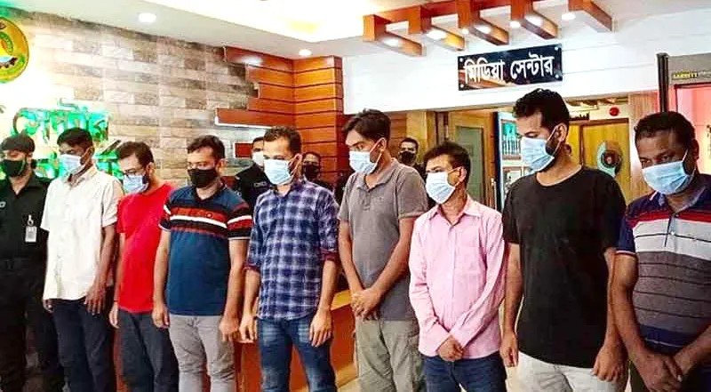 র‍্যাব মধ্যপ্রাচ্যে মানবপাচারকারী চক্রের আট সদস্যকে গ্রেফতার