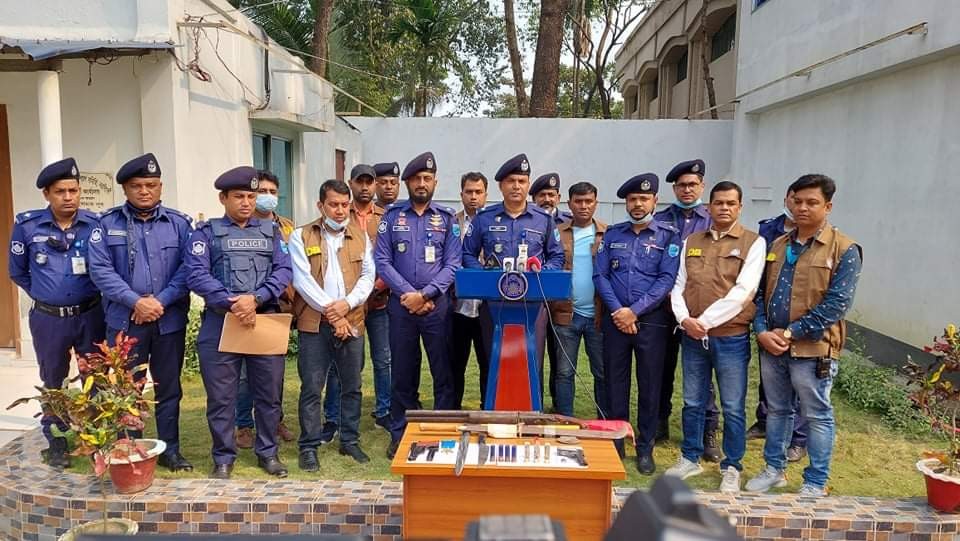 নরসিংদীতে পৃথক অভিযানে ২ ইউপি চেয়ারম্যানসহ ১৮ জন গ্রেফতার, অস্ত্র উদ্ধার