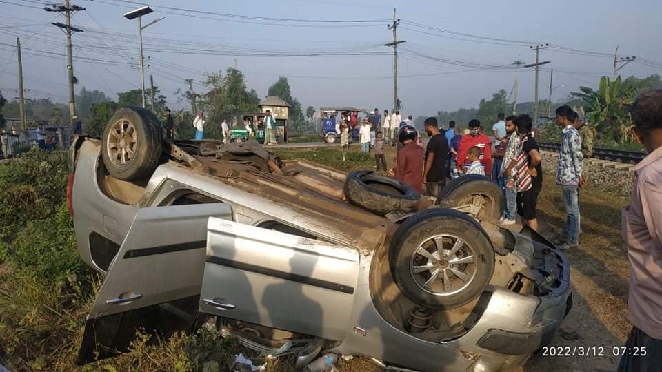 নরসিংদী ঘোড়াশালে দায়িত্ব অবহেলা করায় ট্রেনের ধাক্কায় নিহত ১ আহত ৪