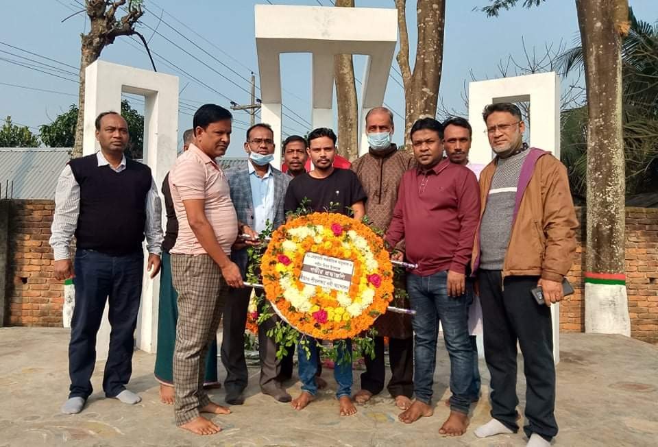 পলাশে ভাষা শহীদদের প্রতি বাঁচাও শীতলক্ষ্যা নদী আন্দোলনের শ্রদ্ধা নিবেদন