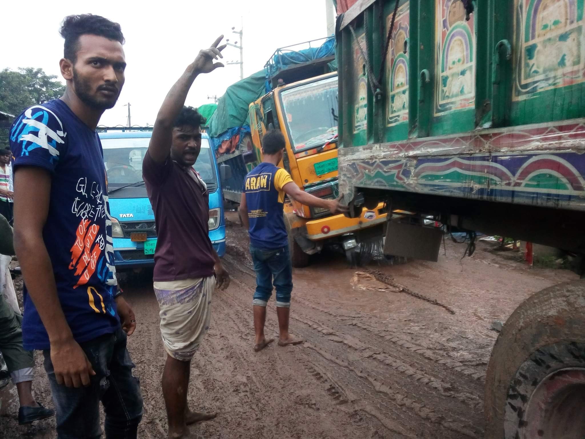 জয়দেবপুর-ইটাখোলা মহাসড়কের বেহাল দশা