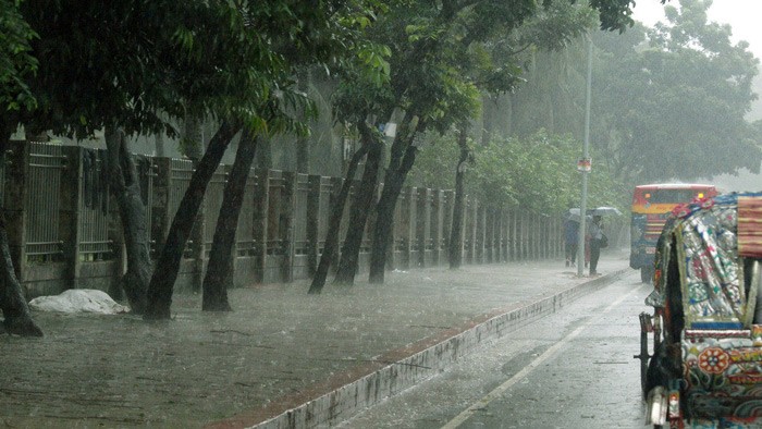 আবহাওয়ার নতুন পূর্বাভাস ঝড়-বৃষ্টি নিয়ে